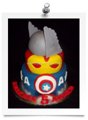 Avengers cake (2)