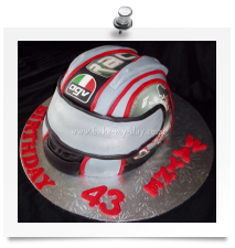 Helmet cake (1)