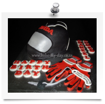 Helmet cake (3)