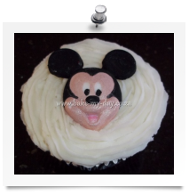 Mickey Mouse cupcake