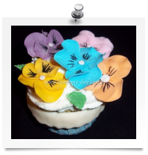 Mini flower pot cupcake