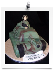 Army tank cake